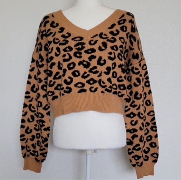 Love Tree Sweaters - *Final* Love Tree Tan & Black Cheetah Print V Neck Knit Sweater Size Large